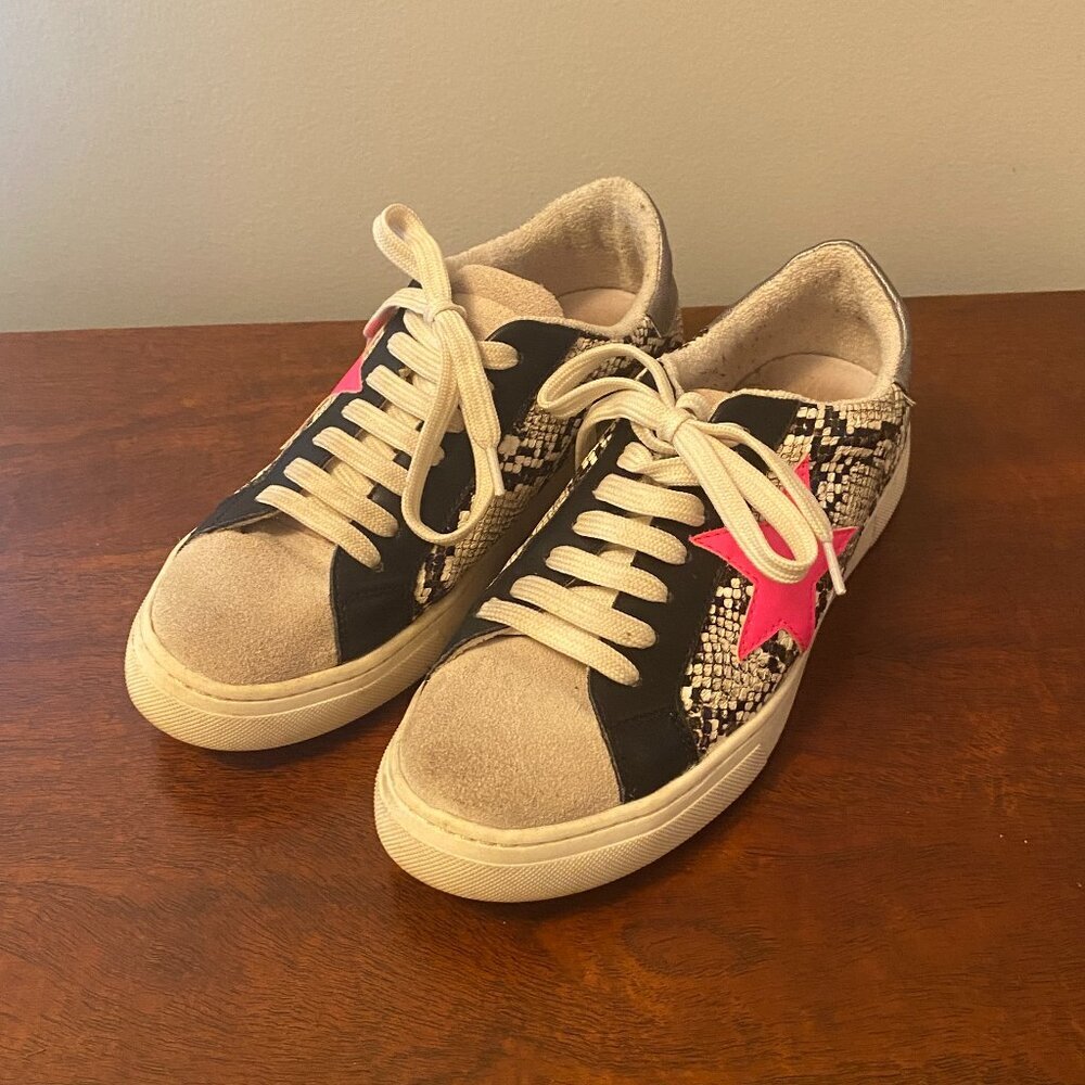 Steven By Steve Madden Beige Black Snakeskin Sneakers with Pink Star